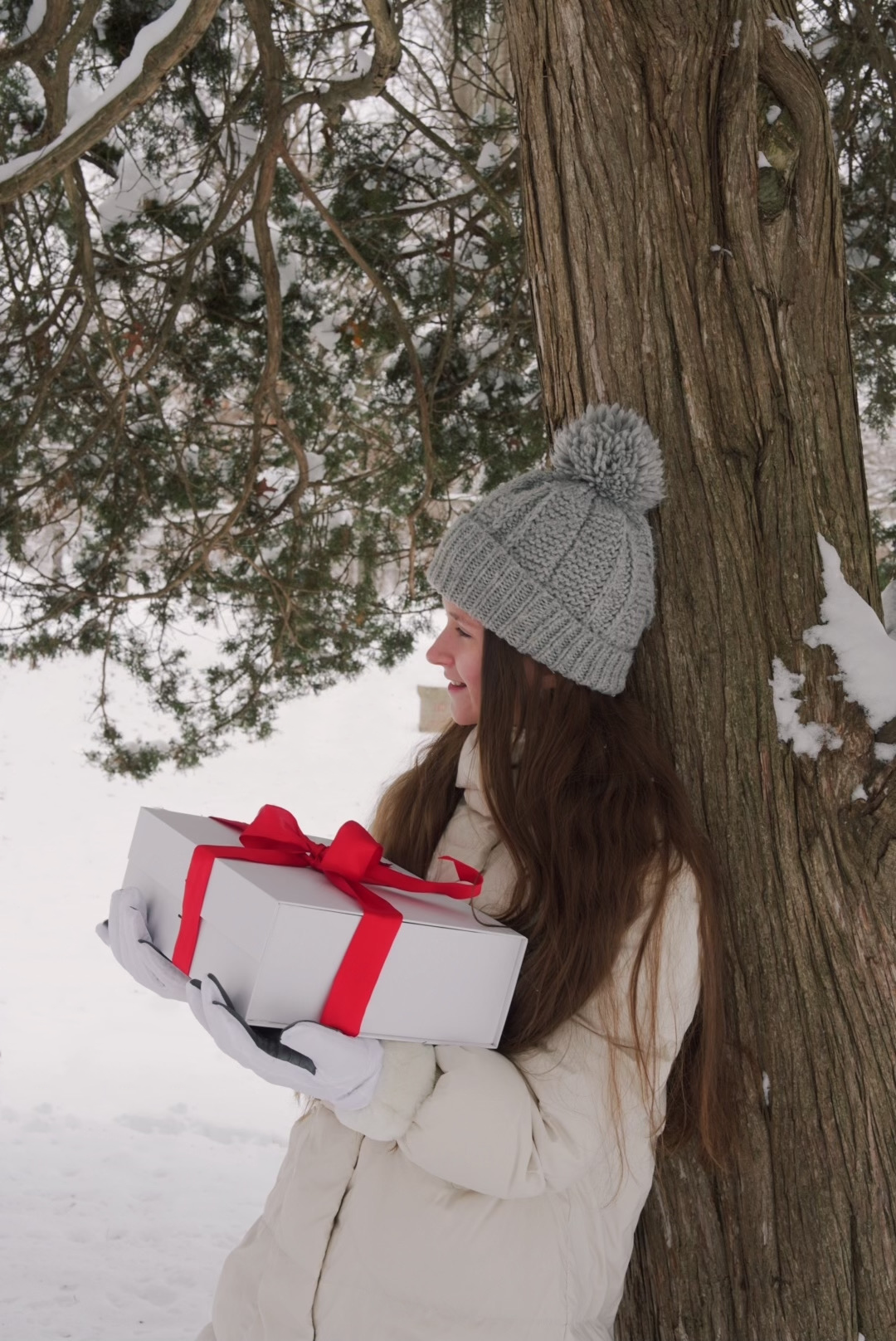 Cozy Gift Box for Her – Candle, Warm Socks, Hot Cocoa & Relaxation Set