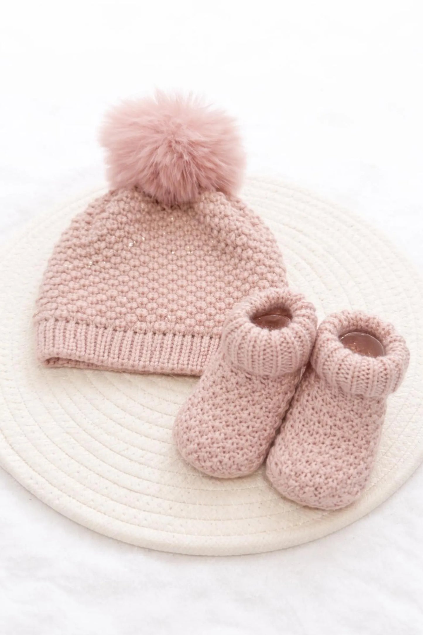 Luxury Baby Gift Box with Blanket, Booties and Cozy Hat – Newborn Gift Set