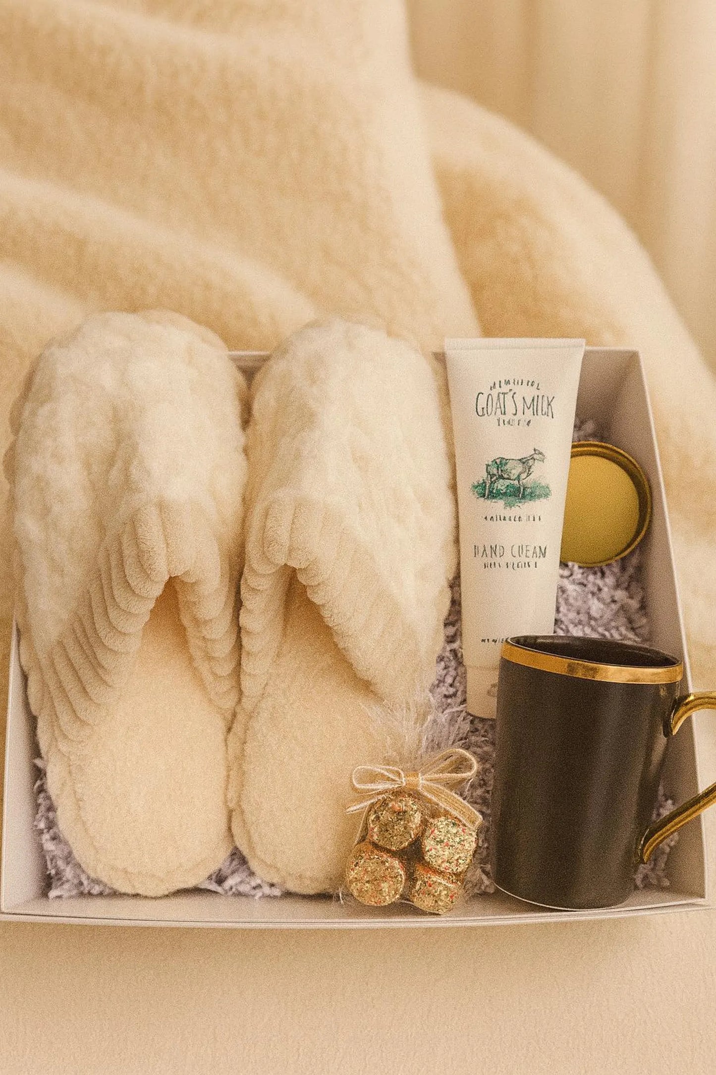 Cozy Relaxation Gift Box – Warm Slippers, Candle, Bath Bomb, Tea & Chocolate | Self Care Gift