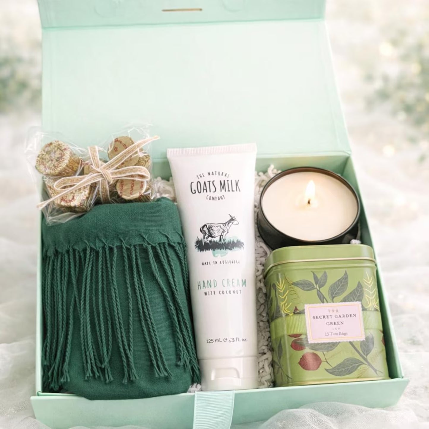 Hygge Gift Box – Cozy Socks, Scented Candle, Mug & Tea Relaxation Kit