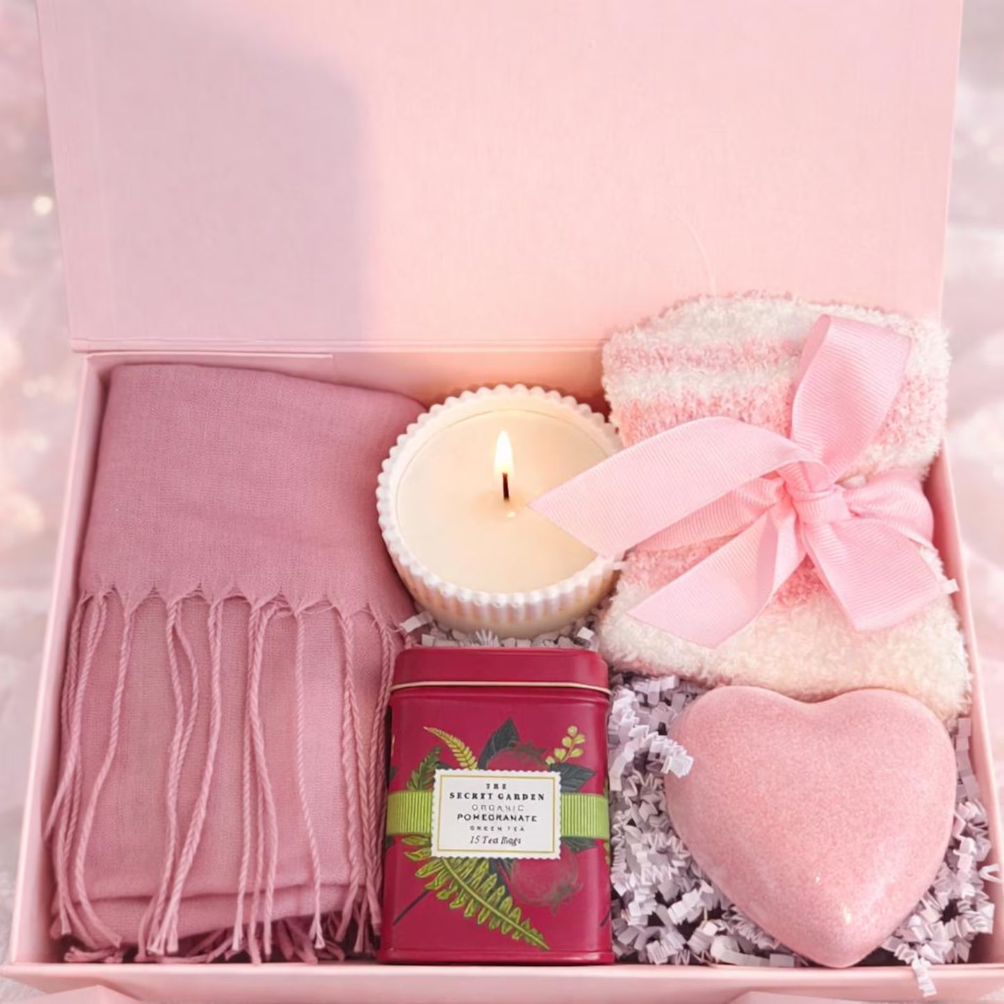 Hygge Gift Box – Cozy Socks, Scented Candle, Mug & Tea Relaxation Kit