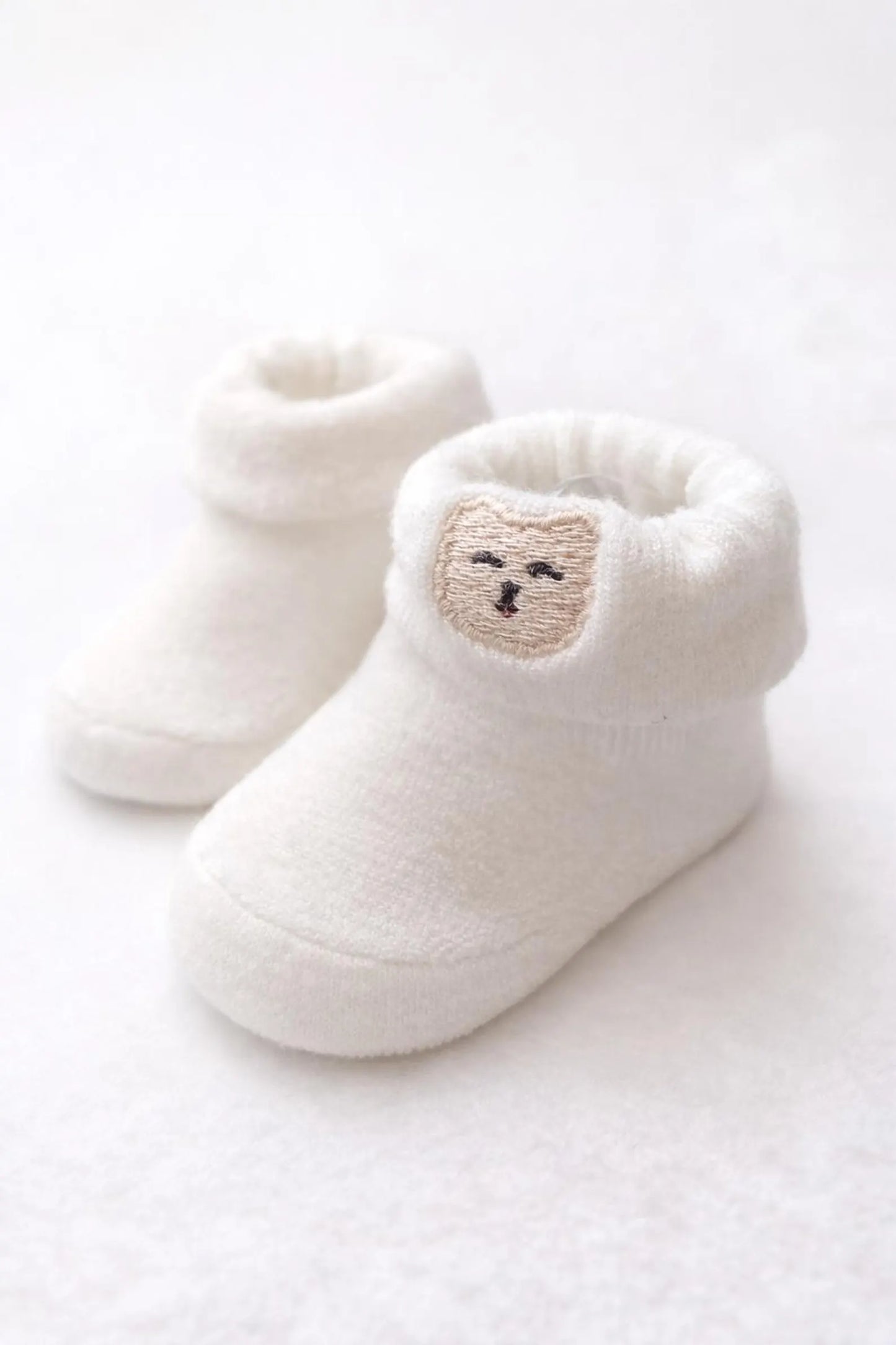 Baby Gift Box Newborn Set with Blanket, Socks & Wooden Brush – Baby Shower Present