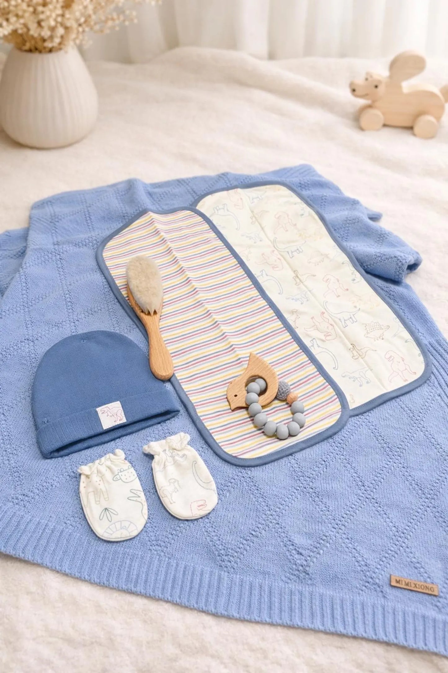 Newborn Keepsake Gift Set – Blanket, Beanie, Mittens and Burp Cloth