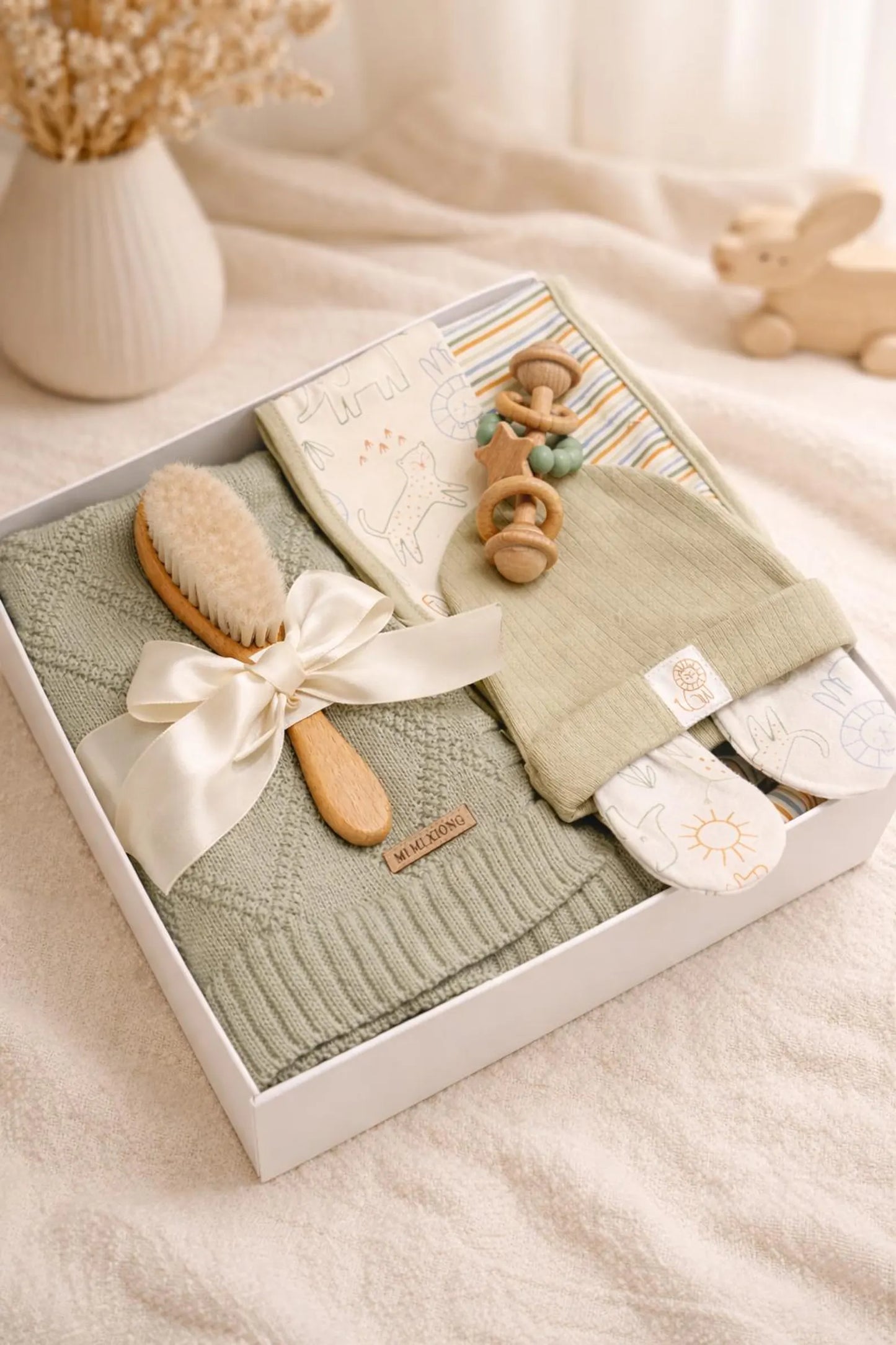 Newborn Keepsake Gift Set – Blanket, Beanie, Mittens and Burp Cloth